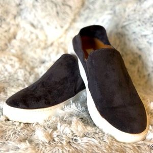 Steve Madden Gray Suede Slip-on women’s size 9